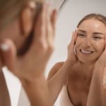 mujer-preparandose-para-la-cirugia-estetica