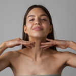 Bichectomía: realza tus facciones de forma natural retrato-de-mujer-joven-practicando-yoga-facial-para-jovenes_resize
